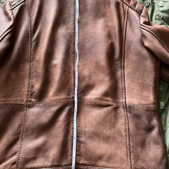 Men's Distressed Leather Jacket - Picture 9 of 13